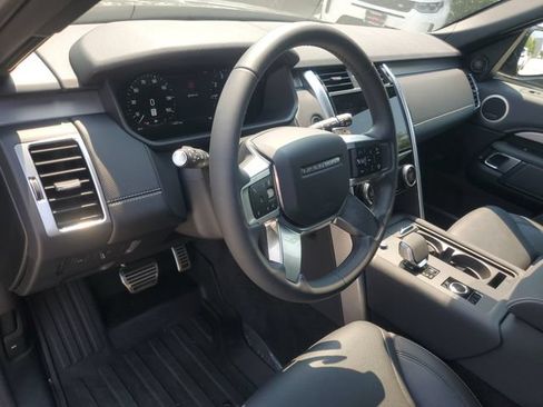 Used 2026 Land Rover Discovery Limited Edition AWD/4WD image 17