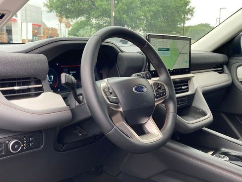 Used 2025 Ford Explorer Active w/ Active Comfort Package image 9