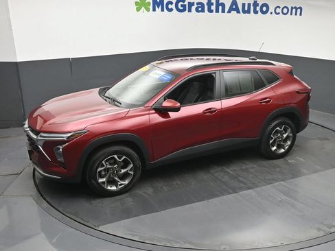 Used 2025 Chevrolet Trax LT w/ LT Convenience Package FWD image 22