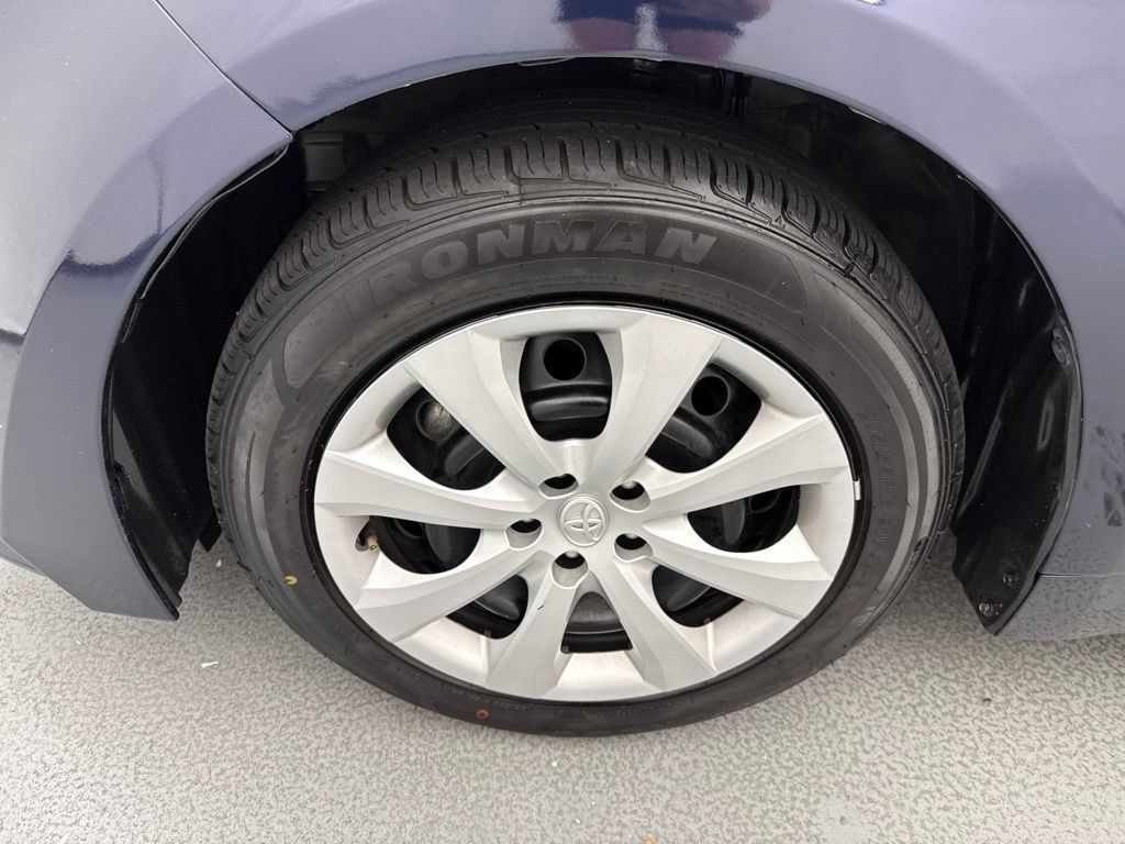 Used 2024 Toyota Corolla LE FWD image 5