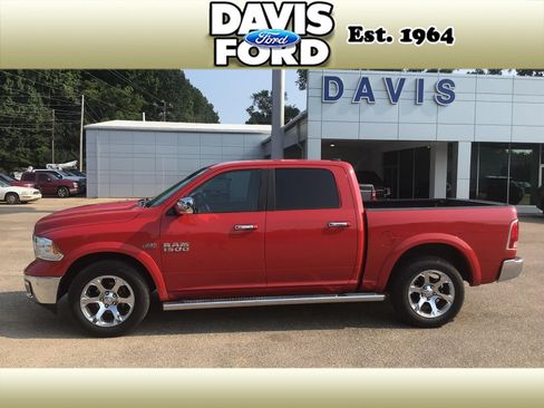 Used 2017 RAM 1500 Laramie w/ Convenience Group AWD/4WD image 4