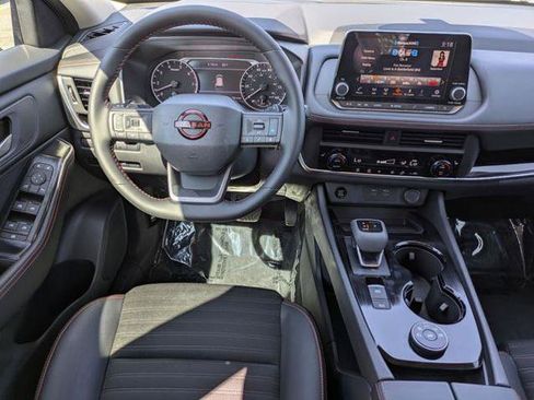 Certified 2026 Nissan Rogue SV AWD/4WD image 28