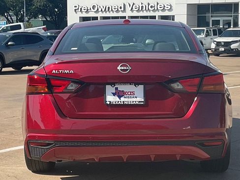 Used 2025 Nissan Altima 2.5 SV FWD image 5