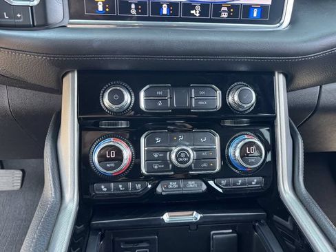 Used 2021 GMC Yukon XL Denali AWD/4WD image 24