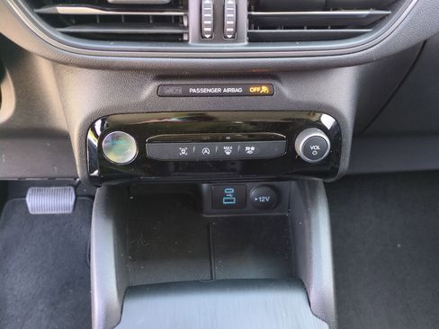 Used 2023 Ford Escape Active w/ Tech Pack #1 AWD/4WD image 11