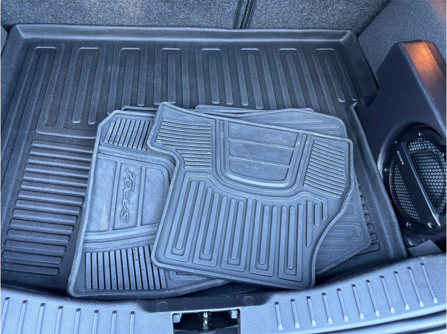 Used 2015 Ford Focus Titanium w/ Titanium Cold Weather Package FWD image 40
