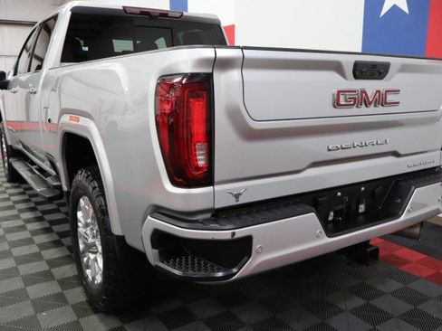 Used 2022 GMC Sierra 3500 Denali w/ Denali Ultimate Package AWD/4WD image 12