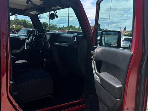 Used 2013 Jeep Wrangler Unlimited Sahara w/ Connectivity Group AWD/4WD image 14