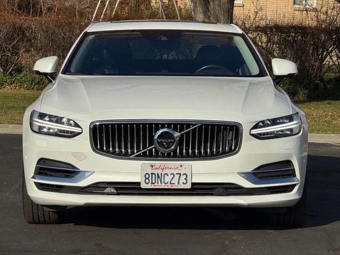 Used 2018 Volvo S90 T8 Inscription w/ Convenience Package image 2