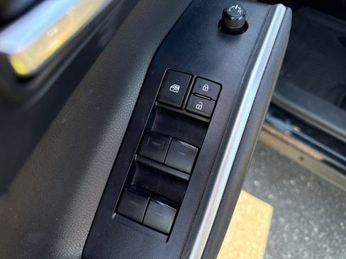 Used 2023 Toyota Highlander XLE AWD/4WD image 26