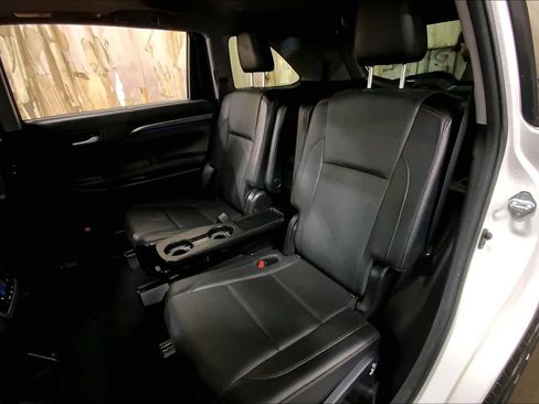 Used 2017 Toyota Highlander Limited AWD/4WD image 21