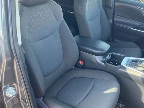 Used 2025 Toyota RAV4 XLE AWD/4WD image 34