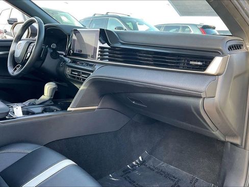 Used 2025 Toyota Camry SE image 22