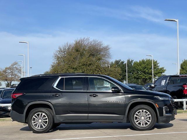 Used 2023 Chevrolet Traverse LT FWD image 3