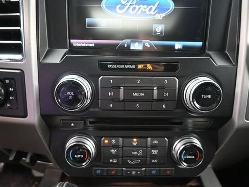 Used 2015 Ford F150 Platinum w/ Equipment Group 701A Luxury AWD/4WD image 19