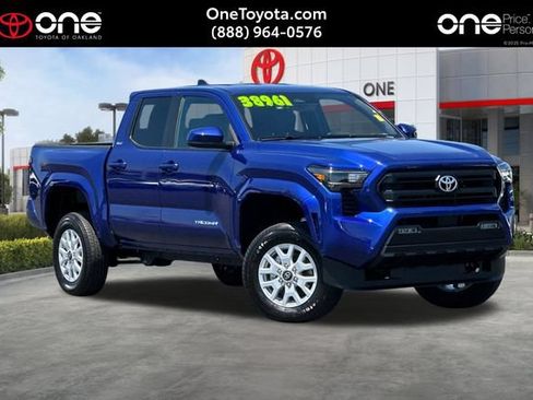 Used 2025 Toyota Tacoma SR5 AWD/4WD image 1