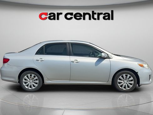 Used 2013 Toyota Corolla LE FWD image 7