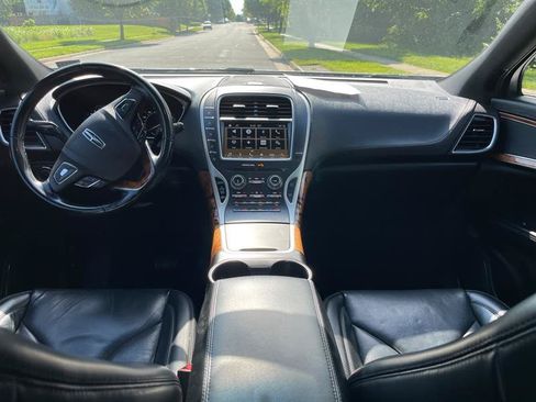 Used 2018 Lincoln MKX Reserve AWD/4WD image 25