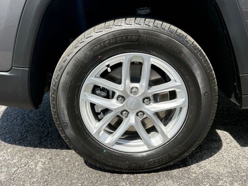 New 2025 Jeep Grand Cherokee L Laredo w/ Luxury Tech Group I image 24