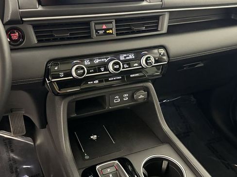 Used 2025 Honda Pilot Touring image 9