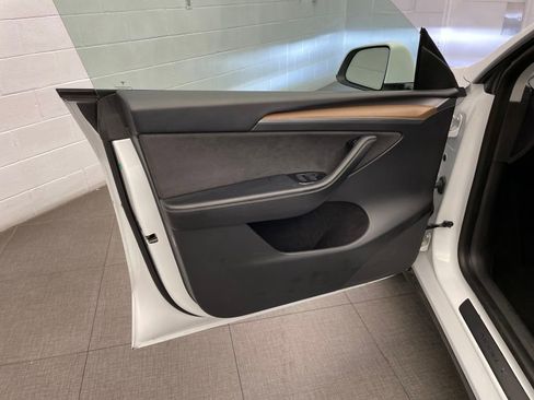 Used 2023 Tesla Model Y Long Range AWD/4WD image 19