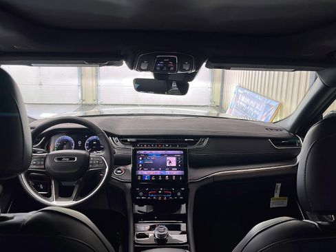 New 2025 Jeep Grand Cherokee L Limited image 25