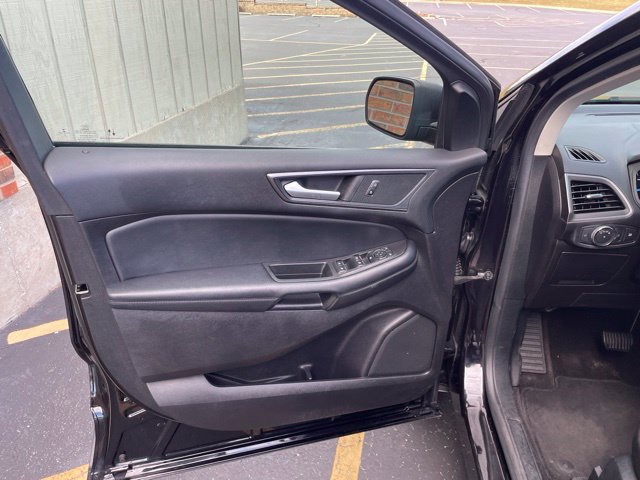 Used 2020 Ford Edge SE FWD image 18