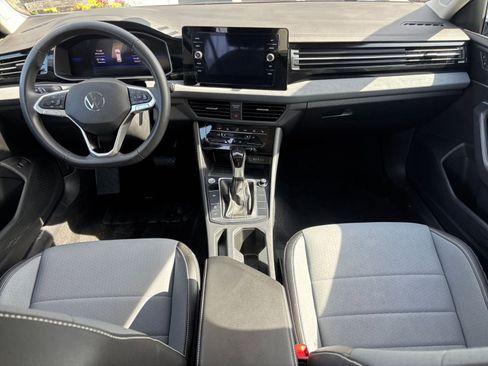 Used 2025 Volkswagen Jetta SE image 30