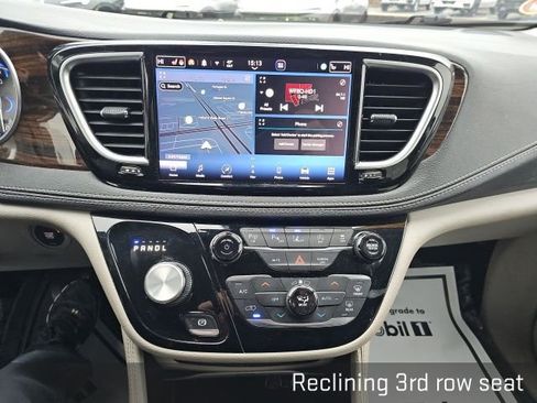 Used 2022 Chrysler Pacifica Limited image 45