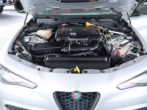 Used 2017 Alfa Romeo Giulia Ti w/ TI 19" Sport Package AWD/4WD image 39