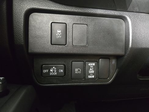 Used 2021 Toyota Tacoma TRD Off-Road AWD/4WD image 26