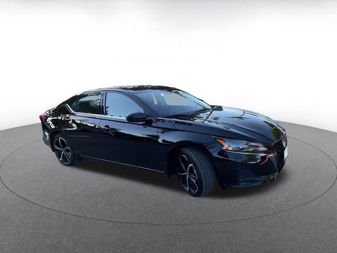 Used 2025 Nissan Altima 2.5 SR image 2