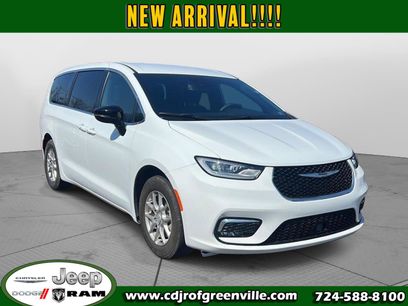 Used 2026 Chrysler Pacifica Select