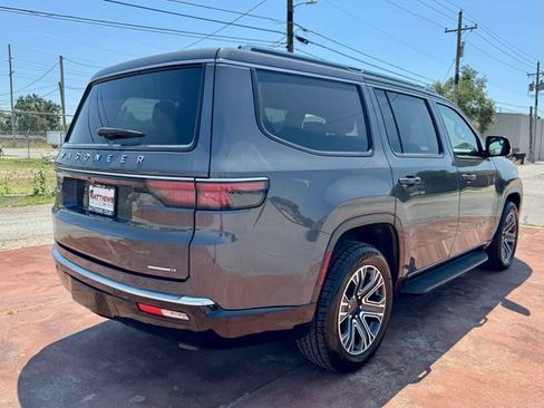 Used 2024 Jeep Wagoneer Series II w/ Flexible Seating Group RWD image 5