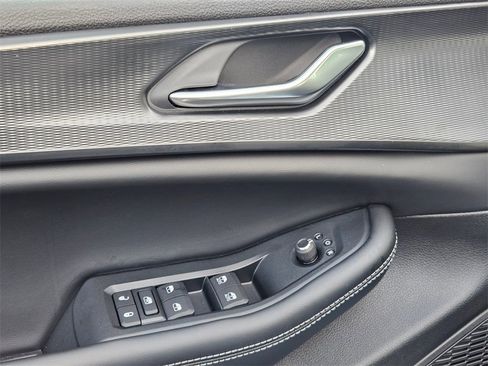 New 2025 Jeep Grand Cherokee Altitude image 11