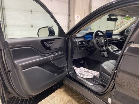 Certified 2023 Lincoln Aviator AWD w/ Premium Package image 11