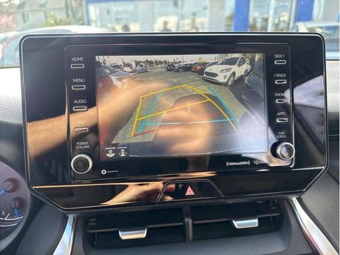 Used 2021 Toyota Venza LE image 11