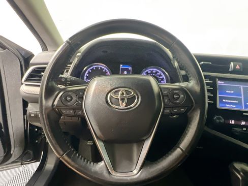 Used 2020 Toyota Camry SE w/ Convenience Package FWD image 17