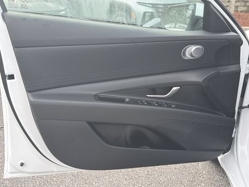 New 2026 Hyundai Elantra Hybrid FWD image 12