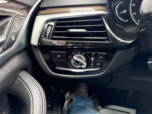 Used 2018 BMW 530i xDrive w/ Premium Package AWD/4WD image 18