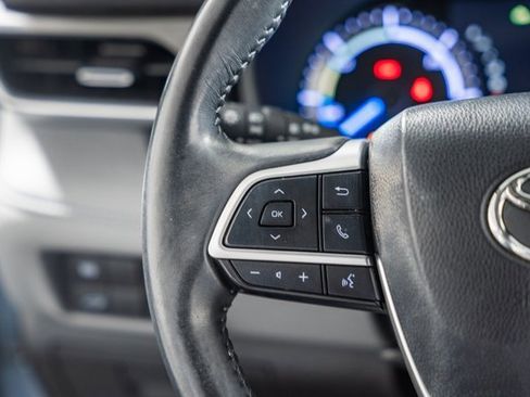 Certified 2023 Toyota Highlander LE image 32