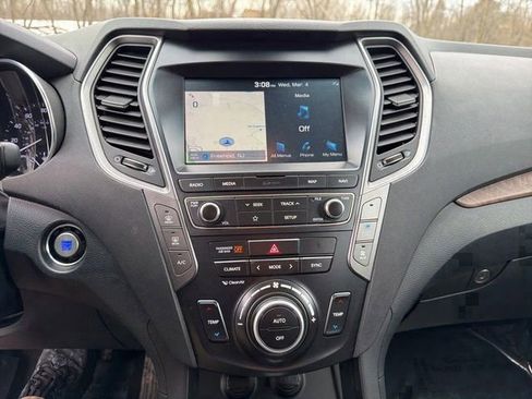 Used 2019 Hyundai Santa Fe Limited image 25