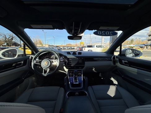 Used 2020 Porsche Cayenne AWD image 33