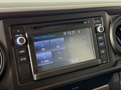 Used 2019 Toyota Tacoma SR w/ SR Convenience Package image 16