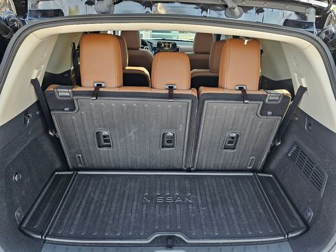 Used 2024 Nissan Pathfinder Platinum FWD image 11