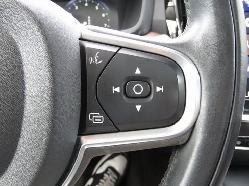 Used 2022 Volvo S60 B5 Momentum w/ Premium Package image 23