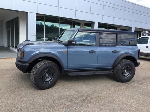 New 2025 Ford Bronco Badlands image 2