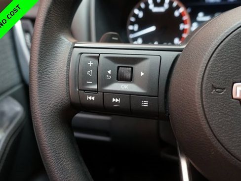 Used 2022 Nissan Rogue S image 22