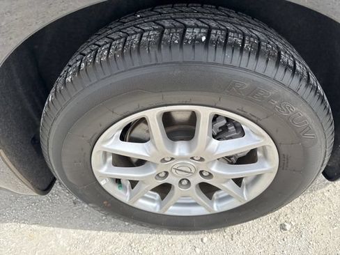 Used 2024 Chrysler Pacifica Touring-L FWD image 9