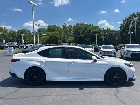 Used 2025 Toyota Camry SE w/ Convenience Package FWD image 5